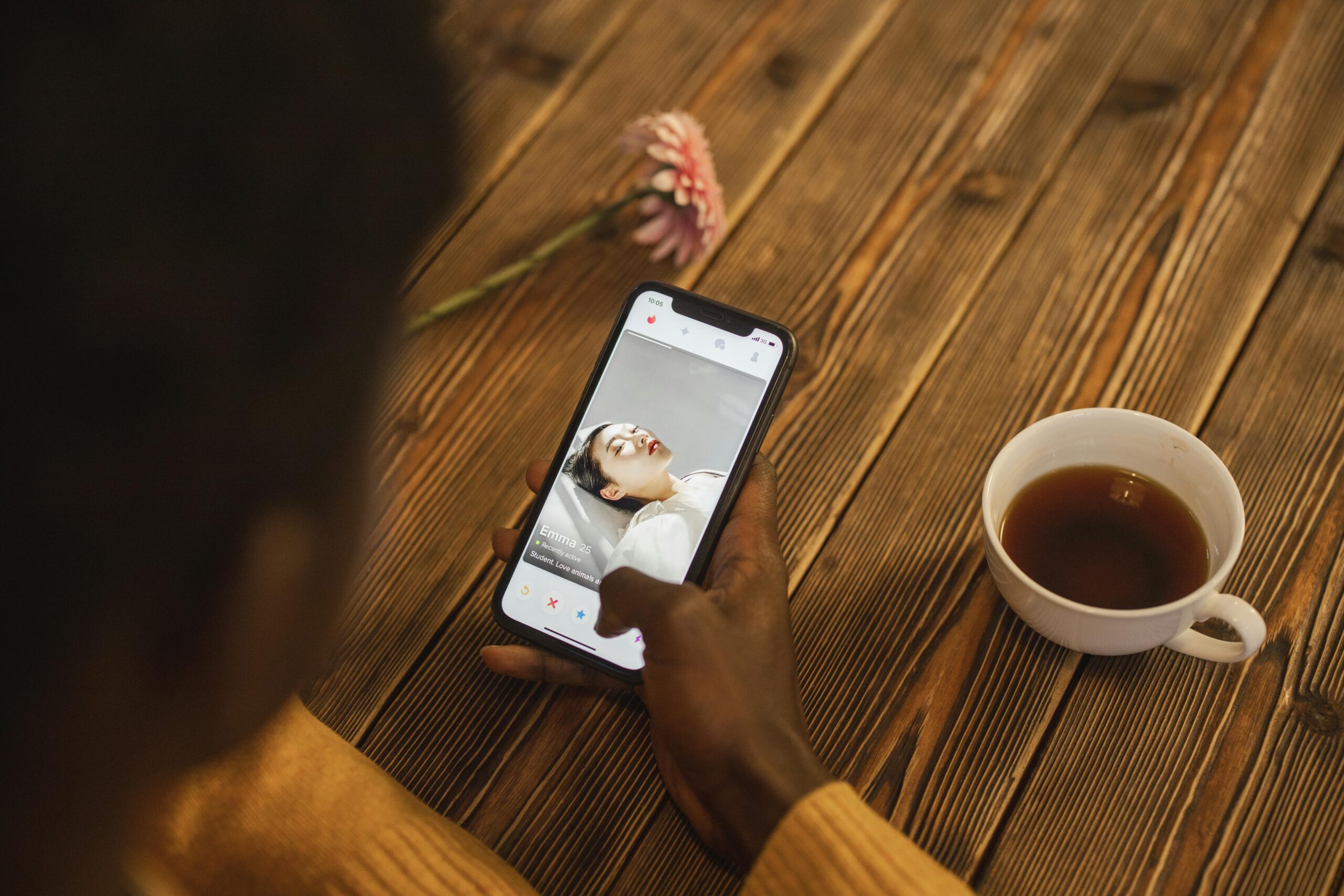 Top 10 Dating App Trends in 2025 (Including Ethical Non-Monogamy)