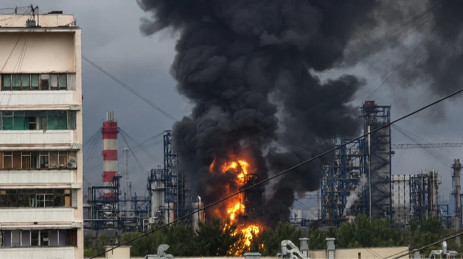 Ukraine Retaliates With Fiery Hit on Moscow Oil Plant as G7 Leaders Meet