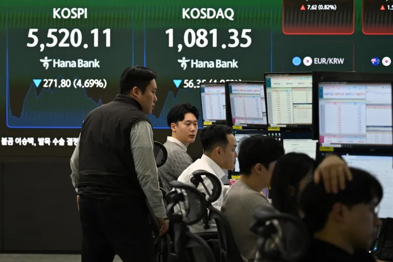 Asia Stock Markets Fall as Tech Shares Slump