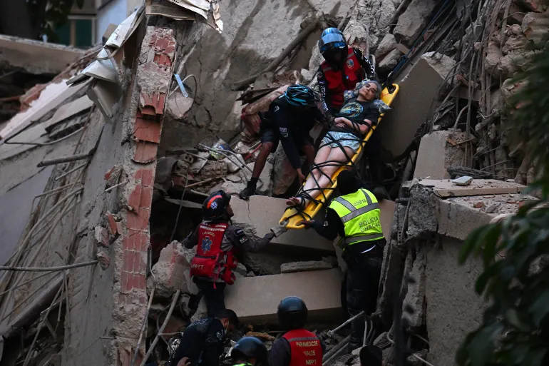 Venezuela Earthquake Shakes Caracas, Residents Flee Outdoors