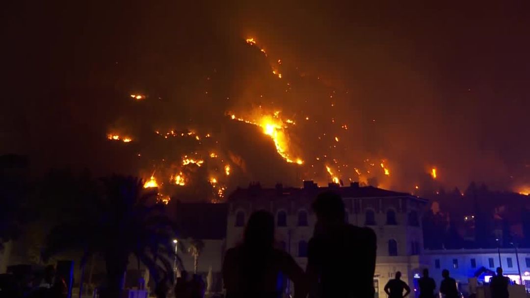 Croatia Wildfires: Tourists Caught in Blaze