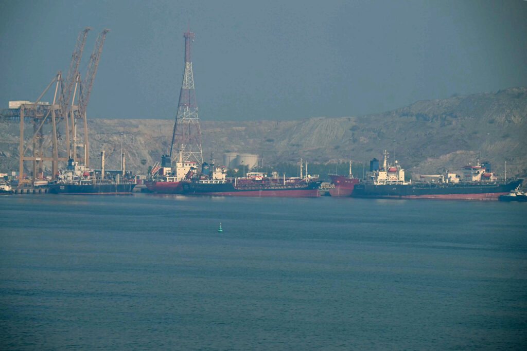 Iran, Oman Draft Waterway Deal | Trump Rejects Fee Plan