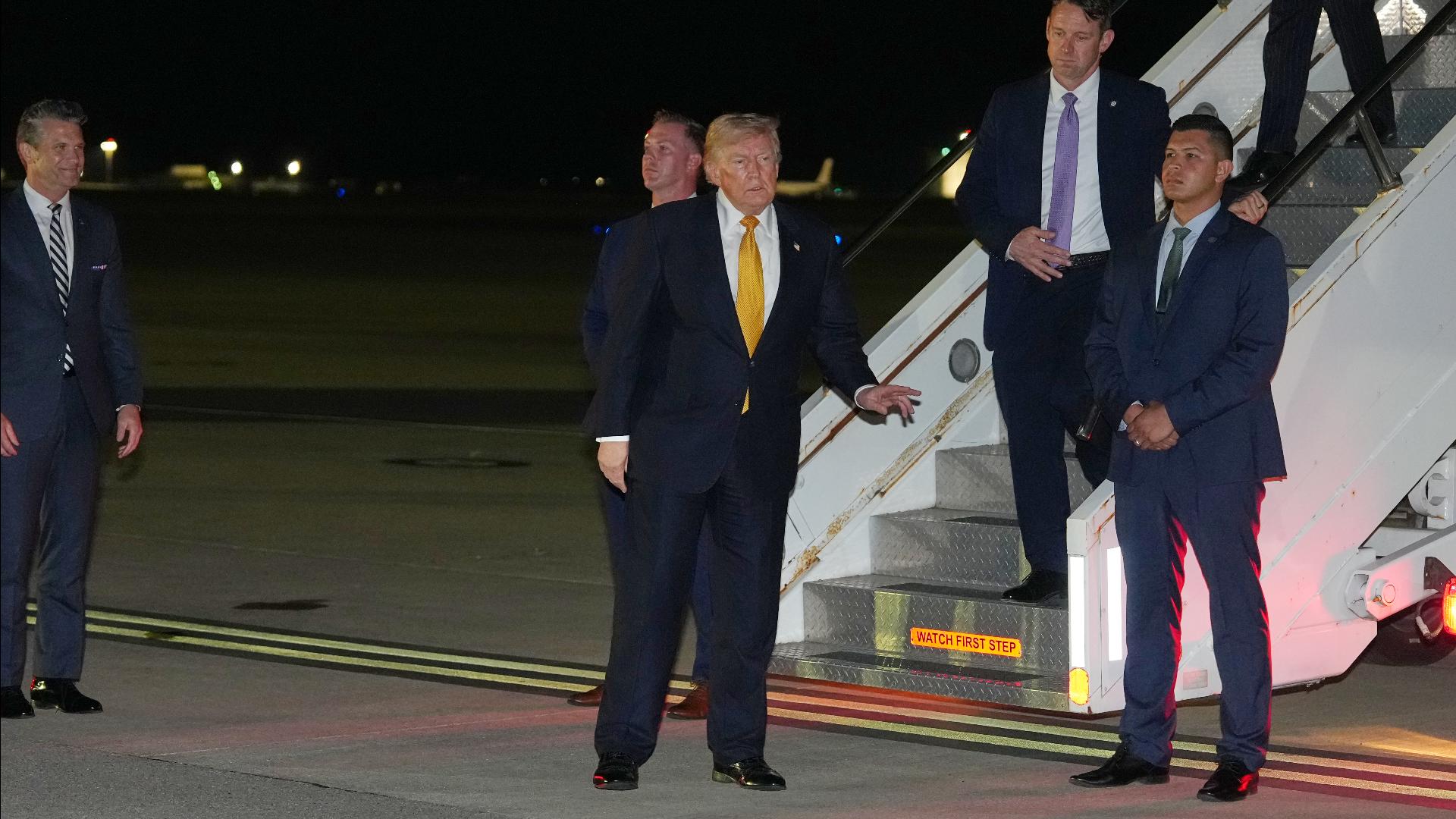 Trump Stages Air Force Boarding as Decoy