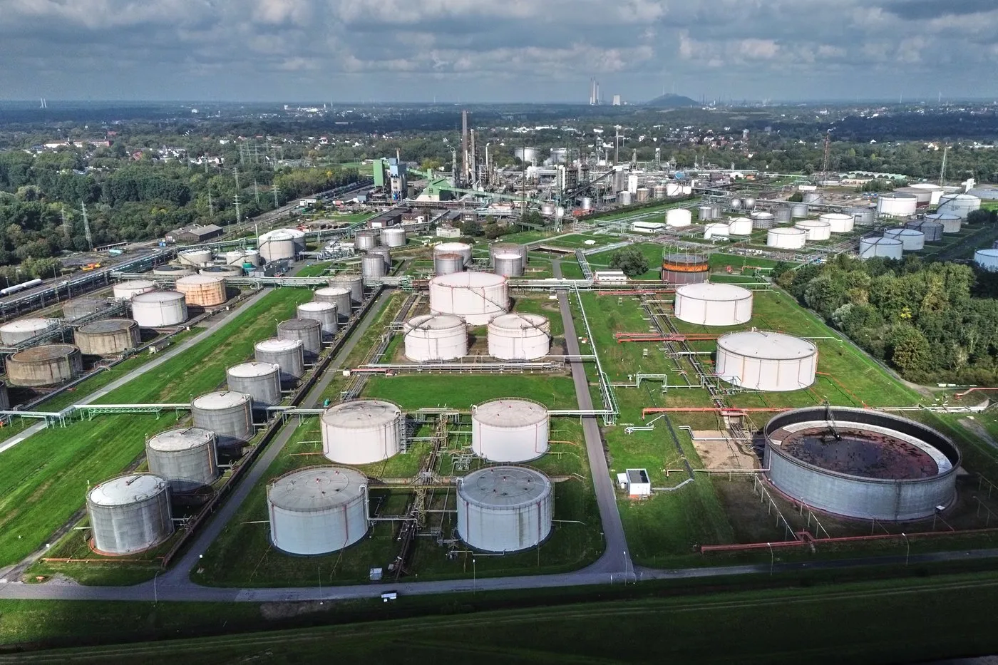 G7 Oil Reserve Release 2026: Will 100 Million Barrels Cut Fuel Prices?